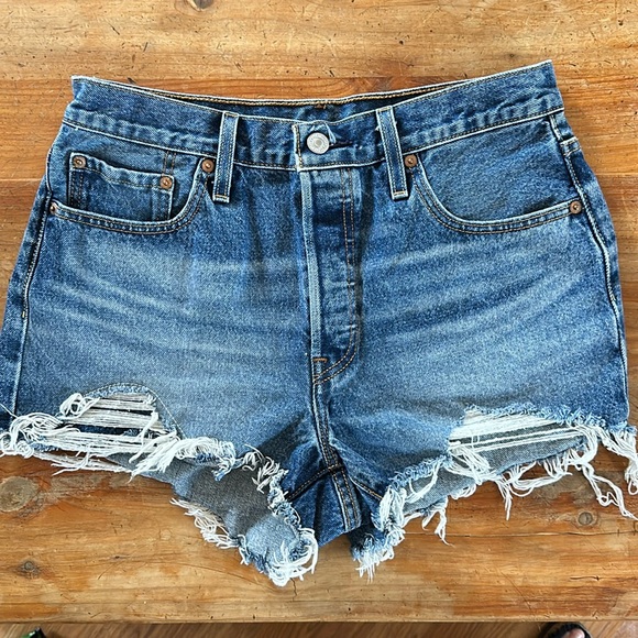 Levi’s 501 Jean Cut-Offs - Picture 1 of 8